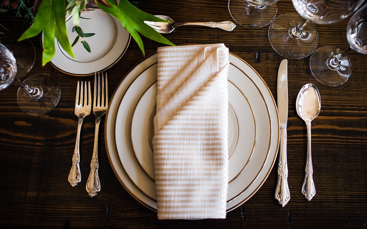 Ivory Beacon Hill Print — The Linen Shop